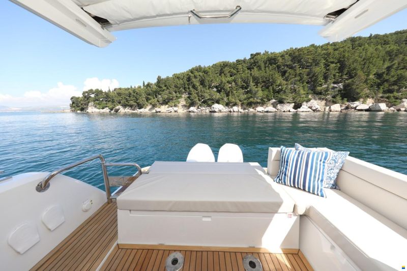 Sealine C335v