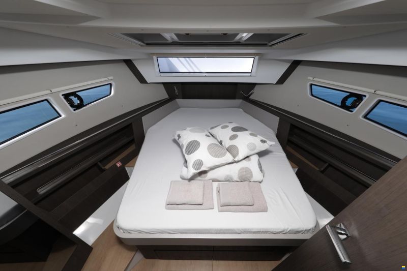 Sealine C335v