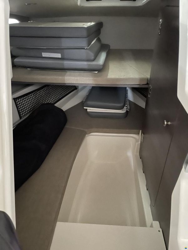 Bayliner VR6 OB Cuddy