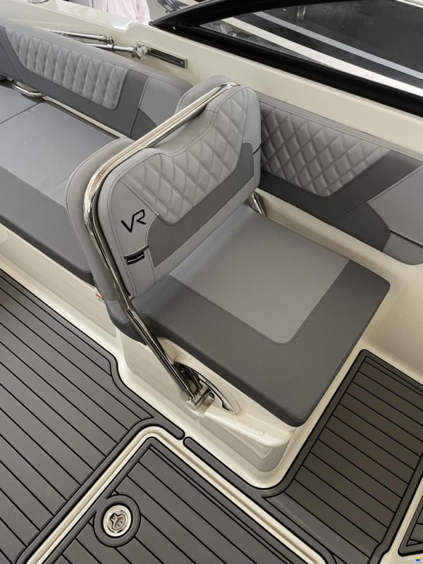 Bayliner VR6 OB Cuddy