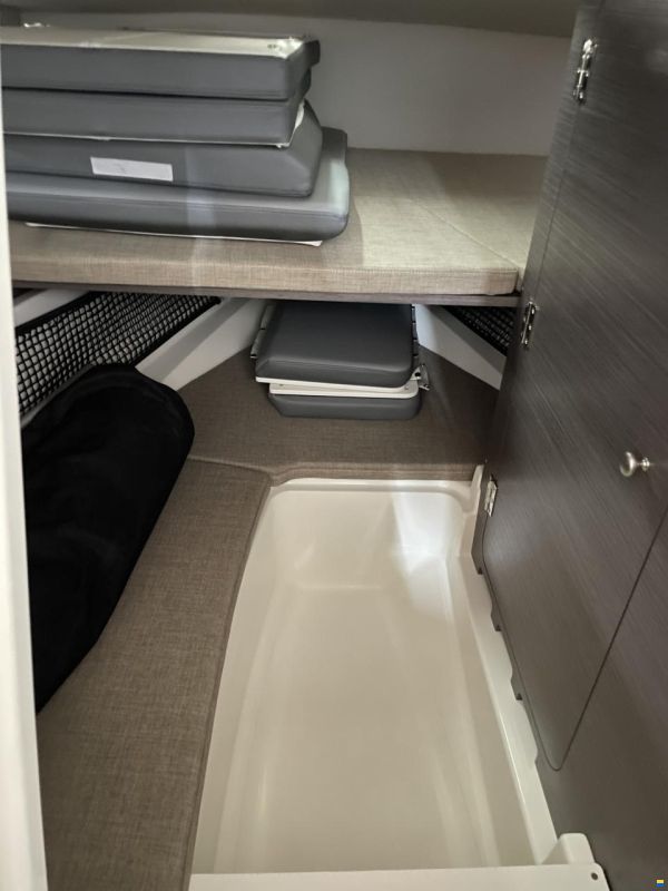 Bayliner VR6 OB Cuddy