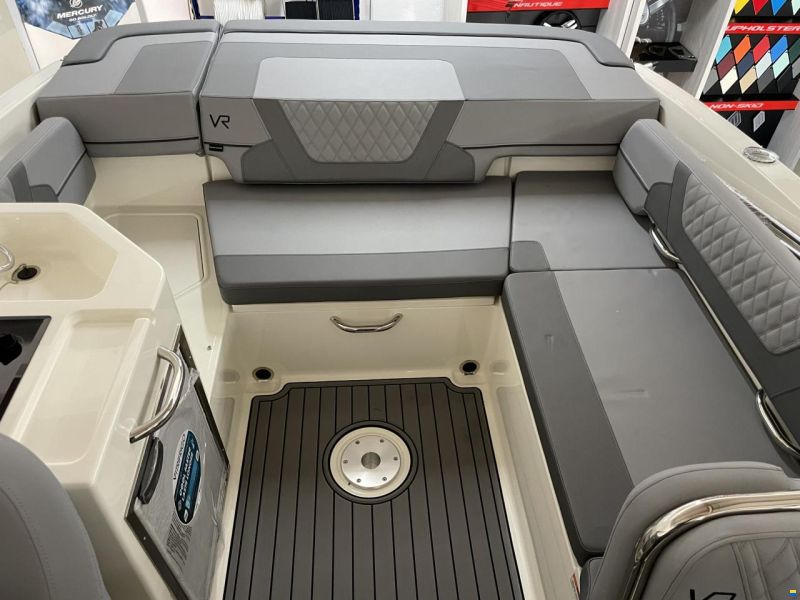 Bayliner VR6 OB Cuddy
