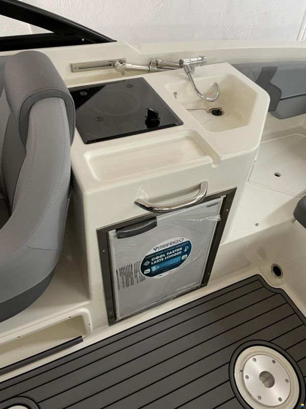 Bayliner VR6 OB Cuddy