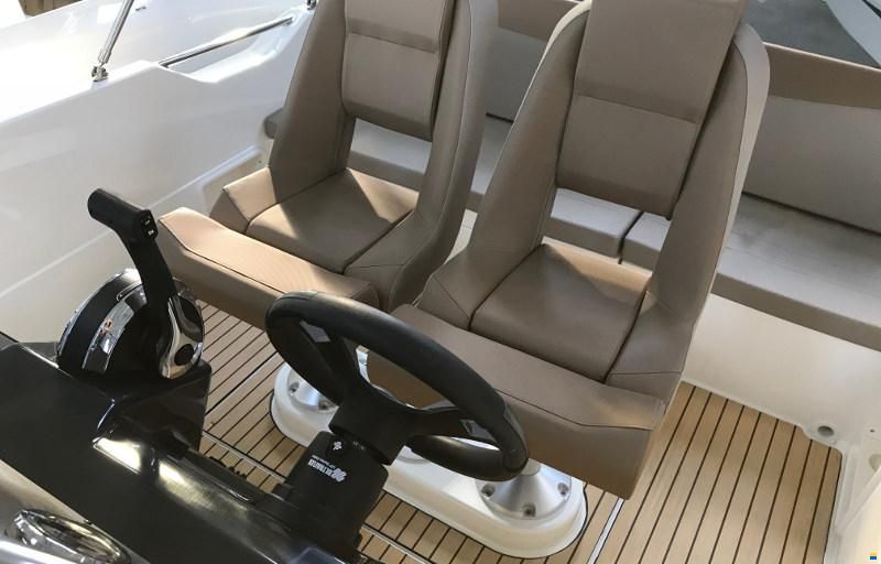 Quicksilver Activ 605 Open