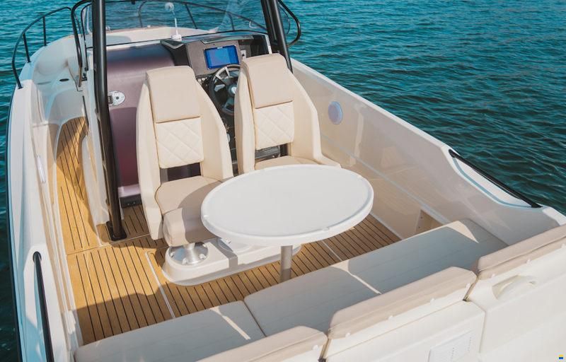 Quicksilver Activ 705 Open
