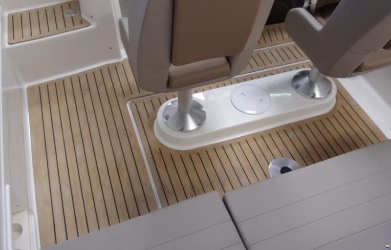 Quicksilver Activ 605 Sundeck