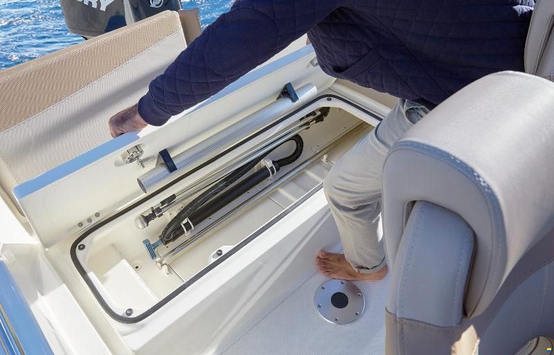 Quicksilver Activ 675 Sundeck