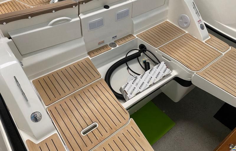 Quicksilver Activ 675 Sundeck