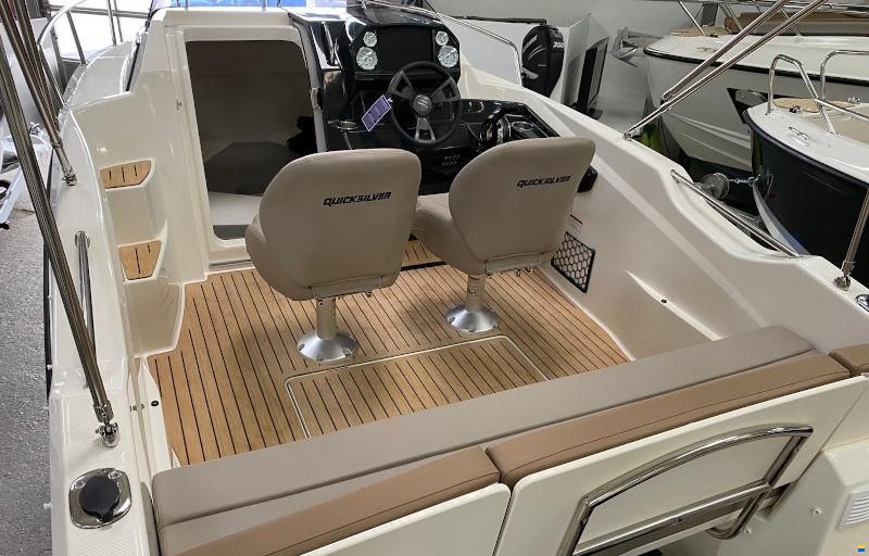 Quicksilver Activ 555 Cabin