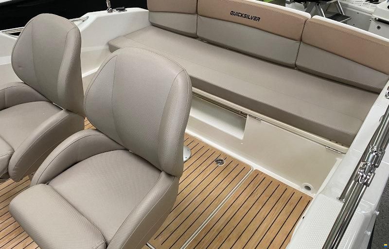 Quicksilver Activ 555 Cabin