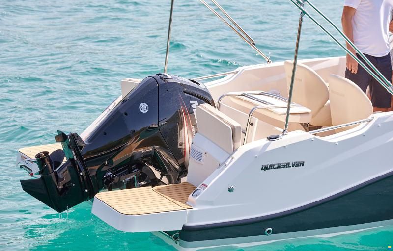 Quicksilver Activ 555 Cabin