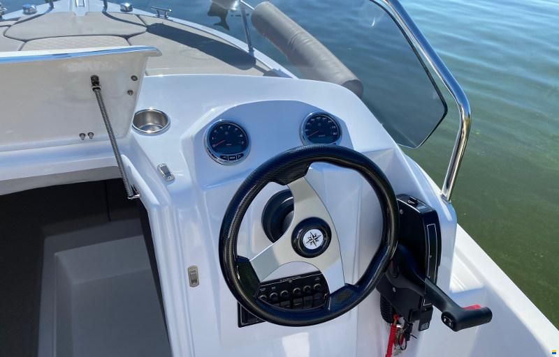 Trident 530 Sundeck