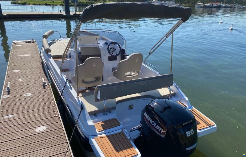 Trident 530 Sundeck
