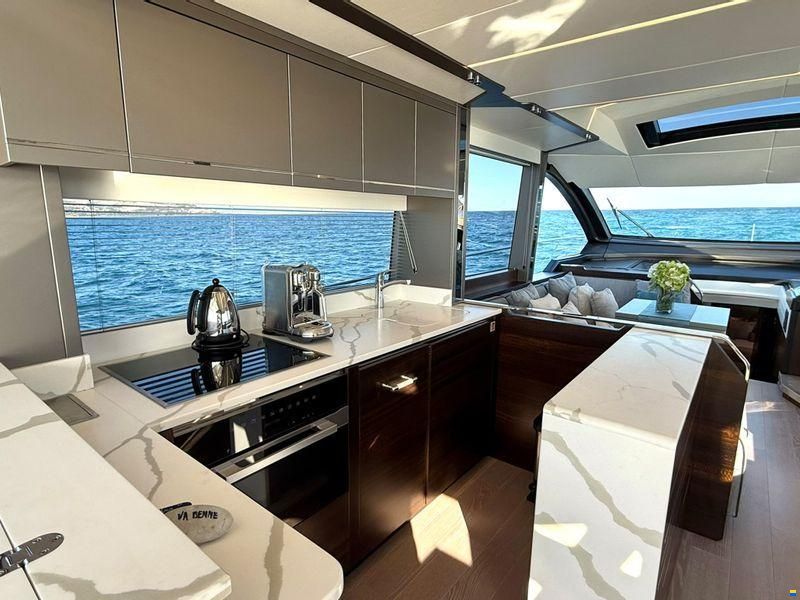 Sunseeker 65 Sport Yacht