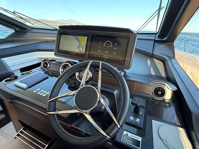 Sunseeker 65 Sport Yacht