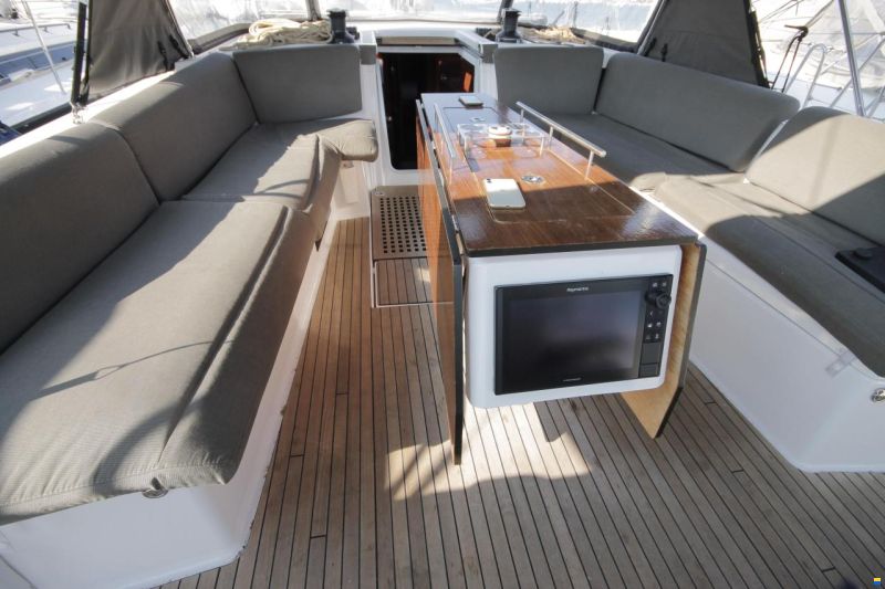 Dufour 530