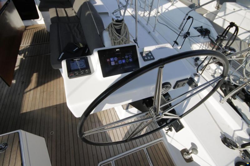 Dufour 530
