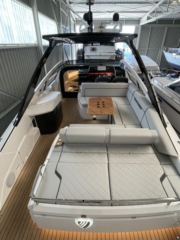 Fairline F-Line 33 LAGERBOOT *SOMMERPREIS