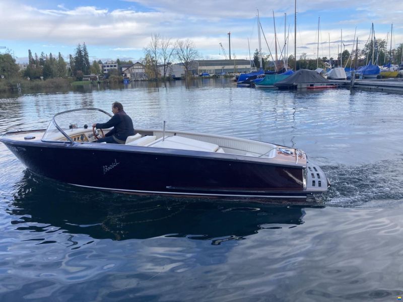 Boesch 580 Runabout