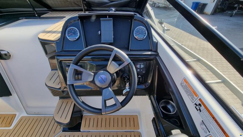 Quicksilver Activ 755 Cruiser, bis 250PS & Trailer (