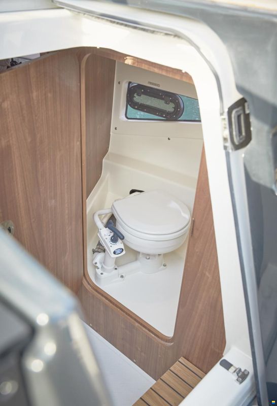 Quicksilver Activ 755 Cruiser, bis 250PS & Trailer (