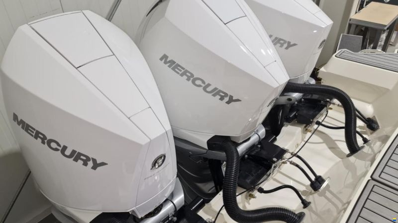 Sea Ray Sundancer 320 Outboard