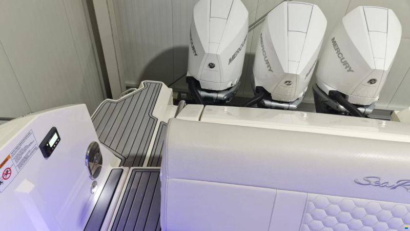 Sea Ray Sundancer 320 Outboard