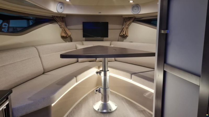 Sea Ray Sundancer 320 Outboard