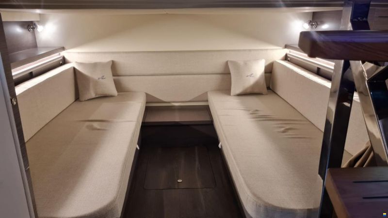 Sea Ray Sundancer 320 Outboard