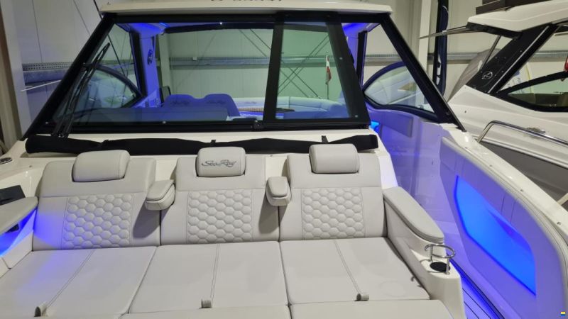 Sea Ray Sundancer 320 Outboard