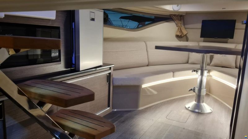 Sea Ray Sundancer 320 Outboard