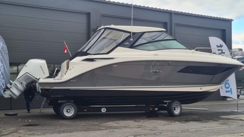Sea Ray Sundancer 320 Outboard