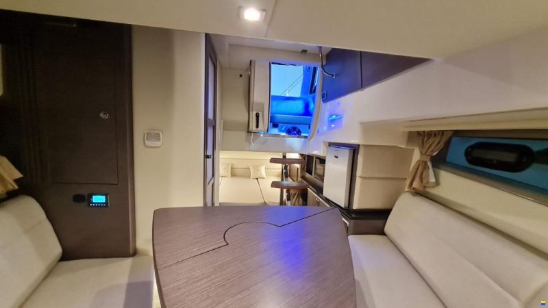 Sea Ray Sundancer 320 Outboard