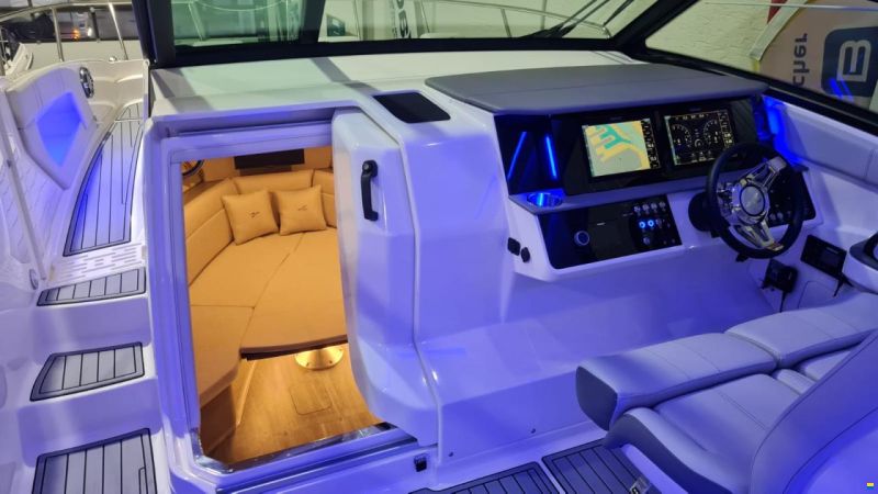 Sea Ray Sundancer 320 Outboard