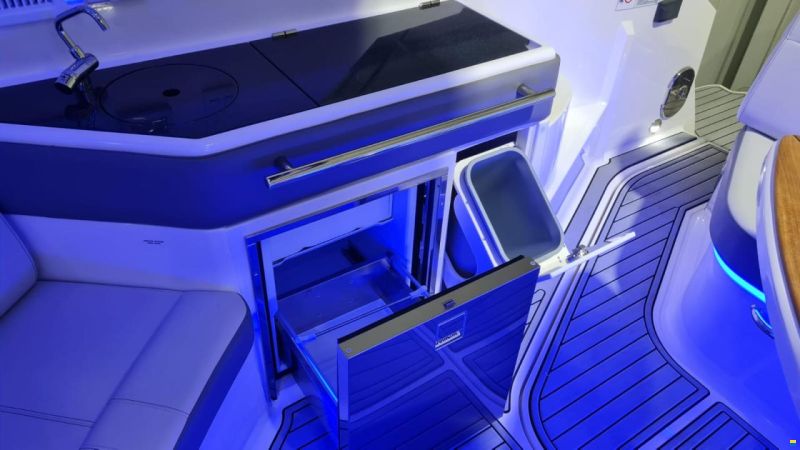 Sea Ray Sundancer 320 Outboard