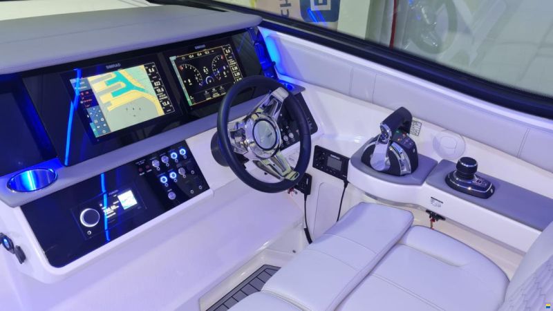Sea Ray Sundancer 320 Outboard