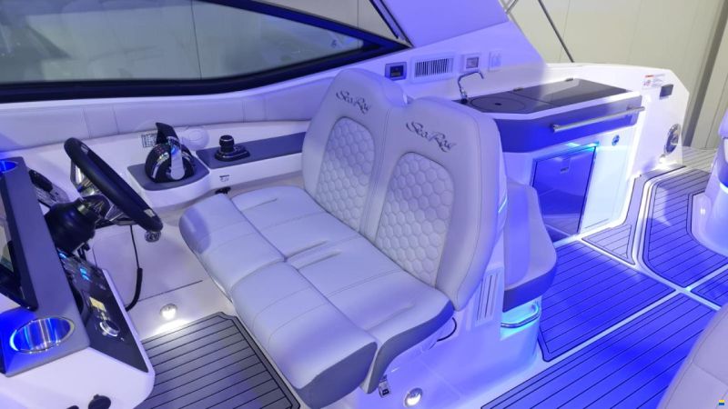 Sea Ray Sundancer 320 Outboard