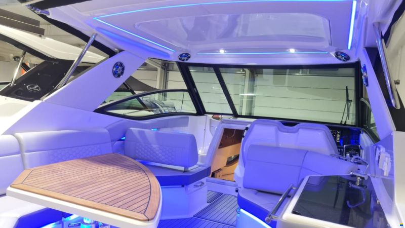 Sea Ray Sundancer 320 Outboard