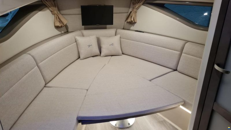 Sea Ray Sundancer 320 Outboard