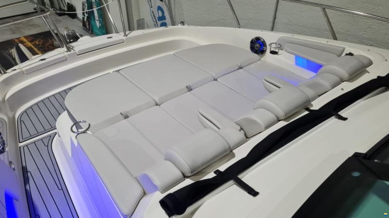 Sea Ray Sundancer 320 Outboard