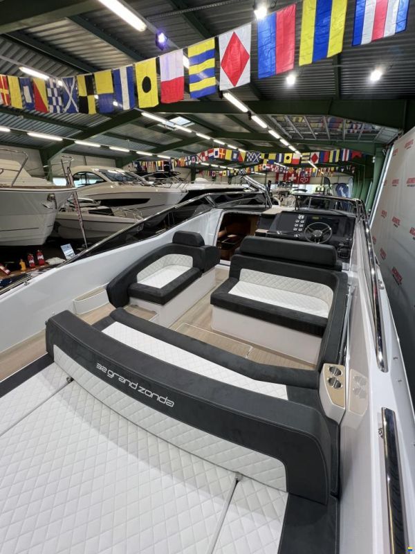 Windy 32 Grand Zonda