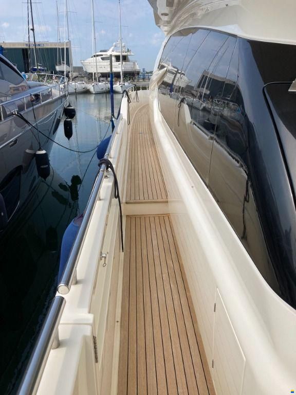 Ferretti 720