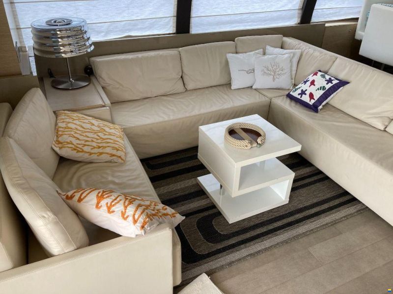 Ferretti 720