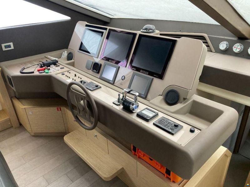 Ferretti 720