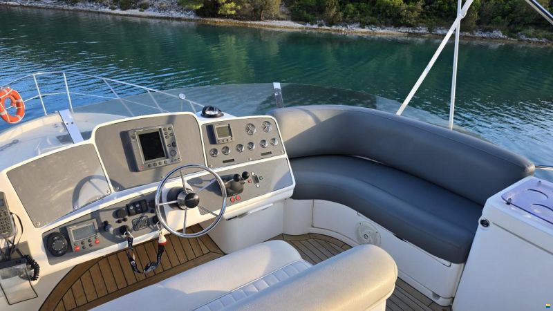 Sealine T 47 FLY