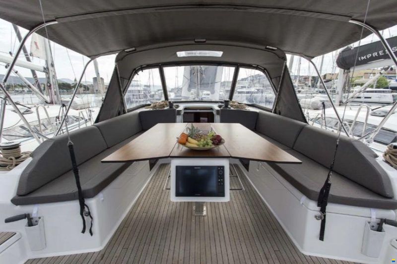 Dufour 530