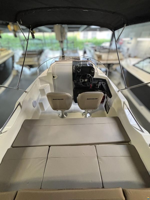 Quicksilver 555 Cabin