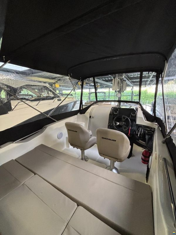 Quicksilver 555 Cabin