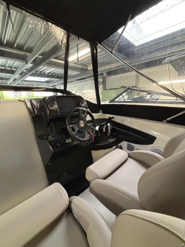 Quicksilver 555 Cabin