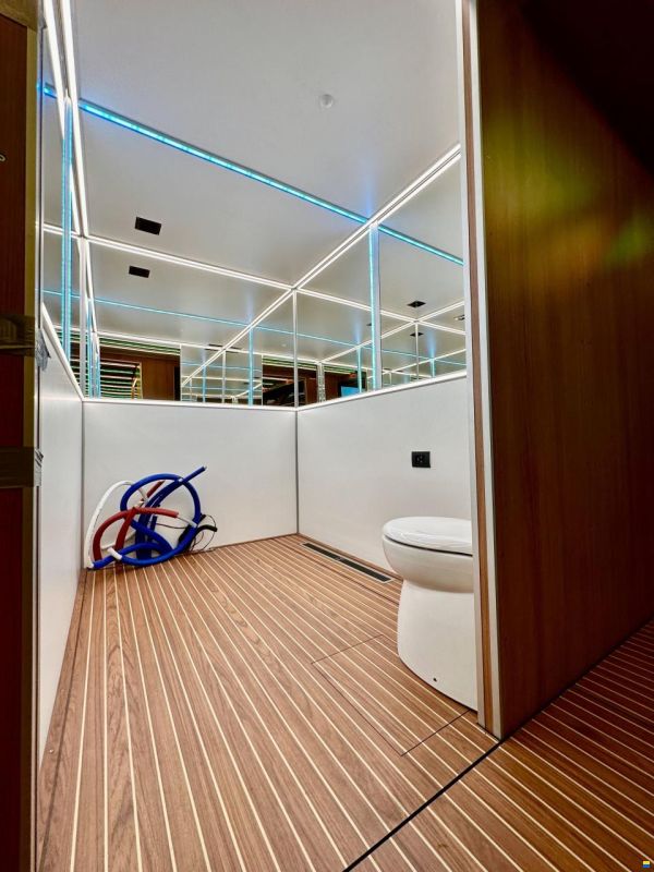 Holiday Boat Sundeck 57 Passenger Catama